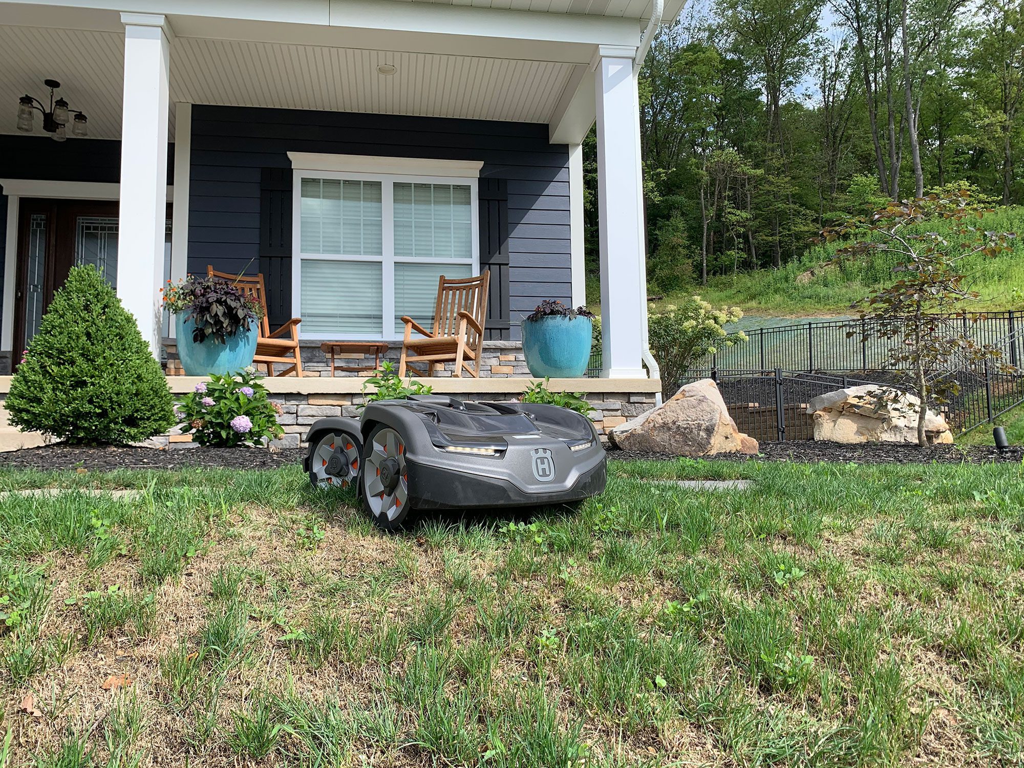 Pittsburgh, PA Lawn Looking Its Best With Automower® Innovative Technolog