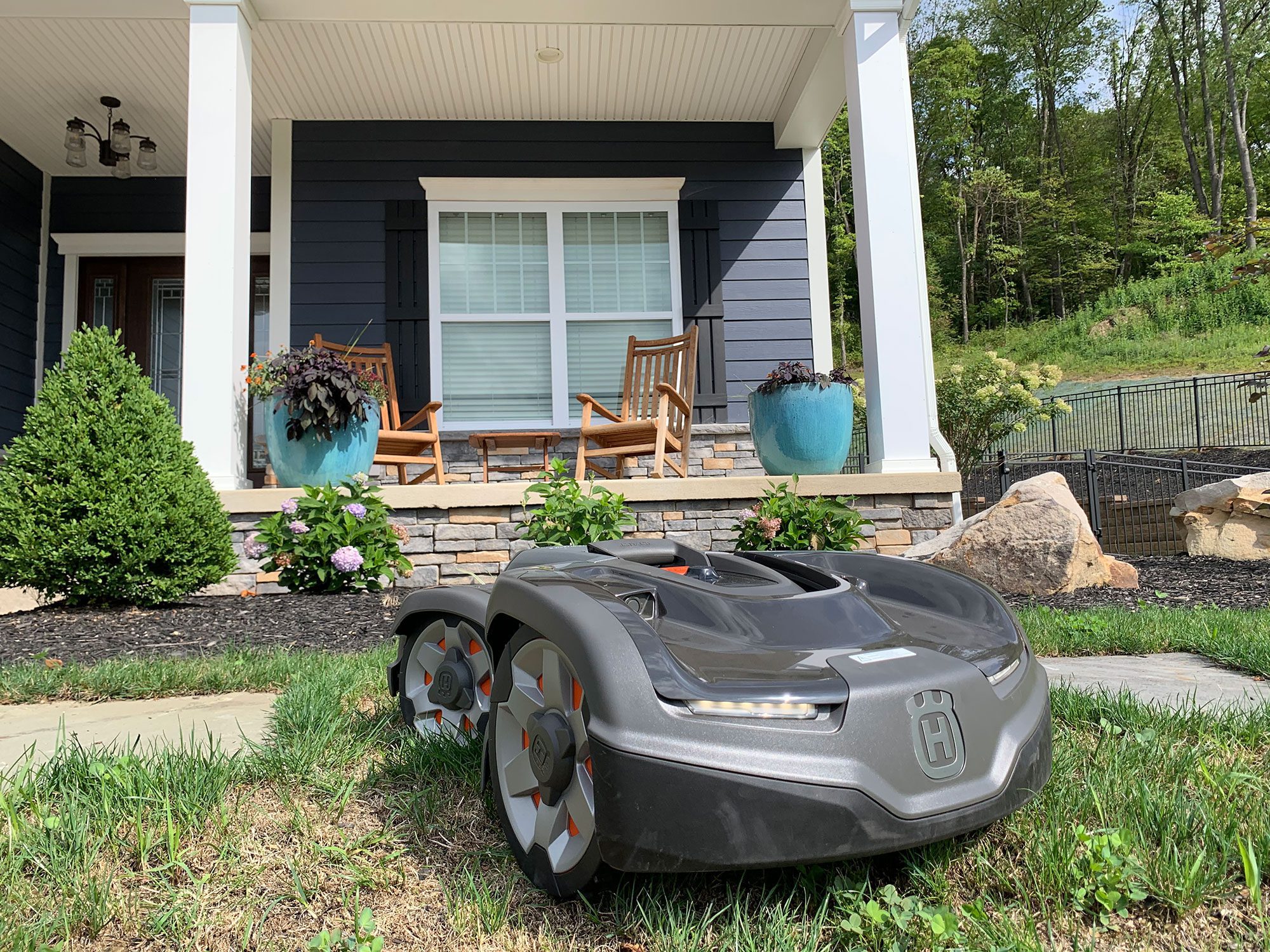 Pittsburgh, PA Lawn Looking Its Best With Automower® Innovative Technolog